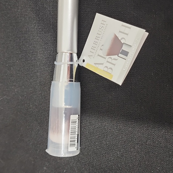 iT Makeup Brush for Liquid, Powder & Cream Foundation. - Picture 5 of 6